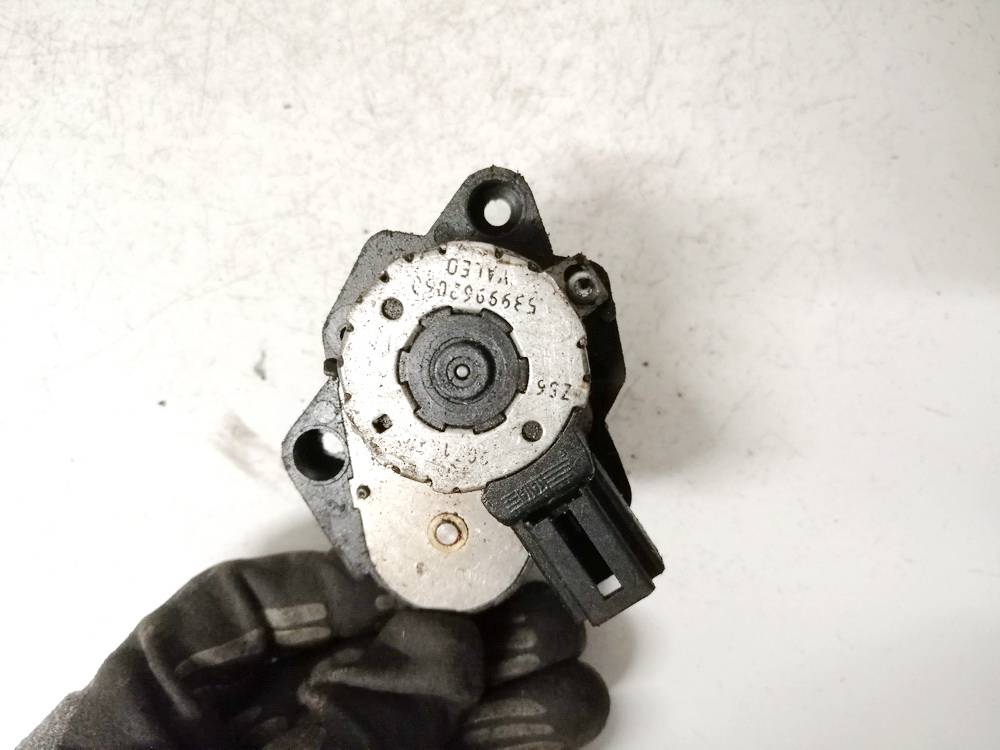 090512499 Opel Omega 1996 Heater Vent Flap Control Actuator Motor - Thumbnail 3