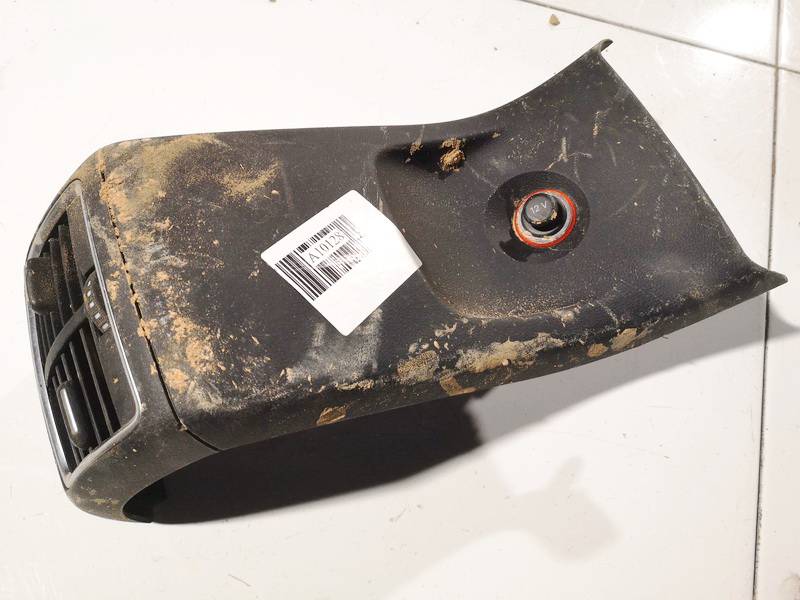 0806200603 Audi Q3 2014 Rejilla Aireadora -
Moldura protectora de la rejilla de ventilación lateral del panel