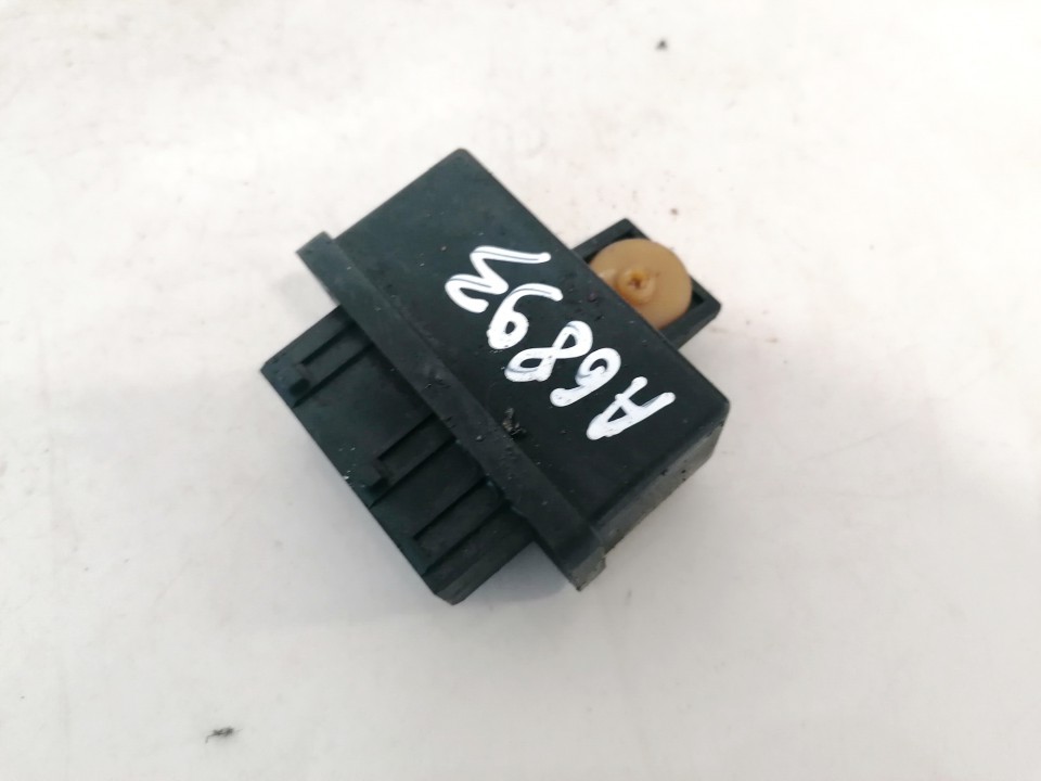 240107 used Fuel Pump Relay Citroen C3 2004 1.4L 10EUR EIS01281009
