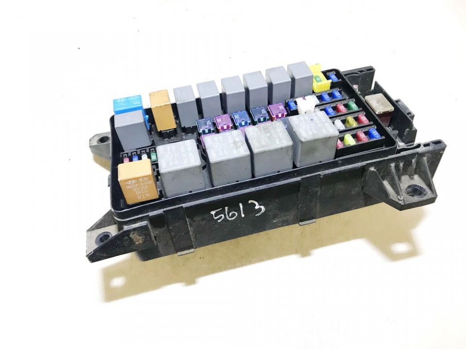 911613e010 911613e010 Fuse box Kia Sorento 2007 2.5L EIS00920101