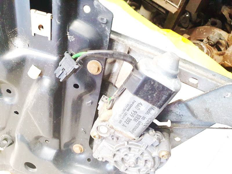 4A0959802A Audi 100 1991 Duru lango pakelejo varikliukas G.D.