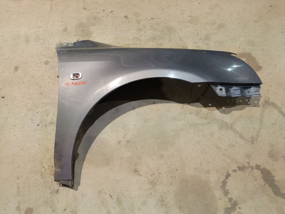 Toyota Avensis 2004 Lokasuoja - EDESSÄ OIKEALLA