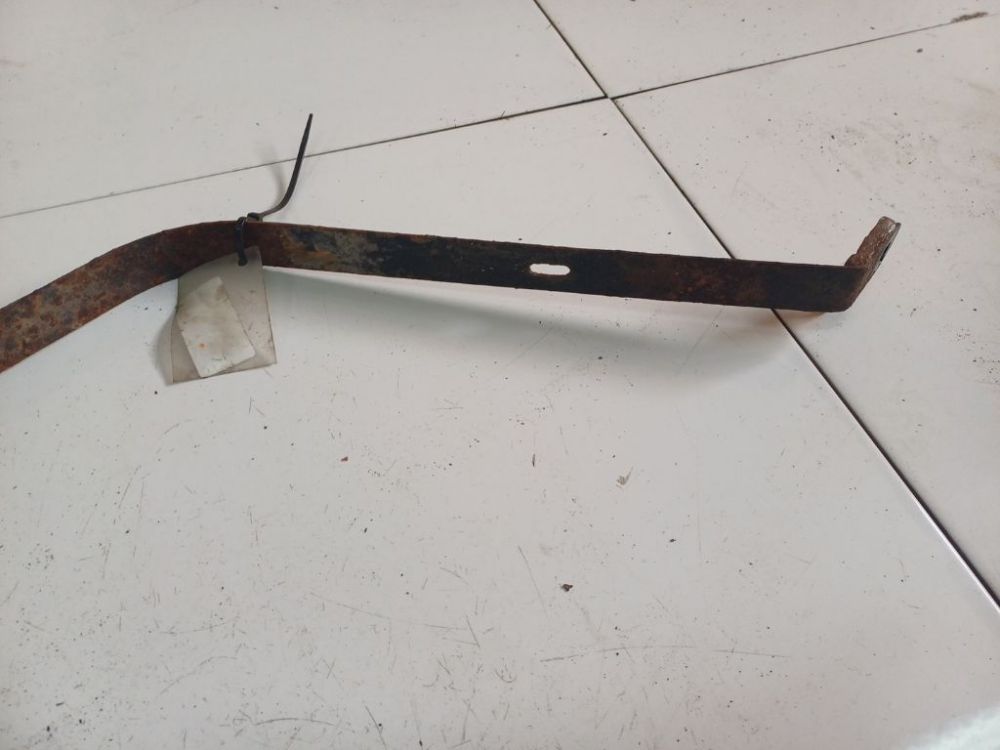 Audi A6 2005 Fuel tank holder - Thumbnail 3