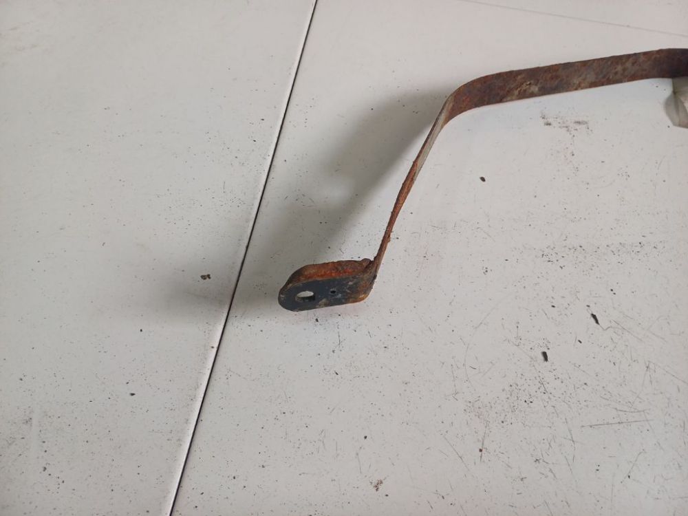 Audi A6 2005 Fuel tank holder - Thumbnail 4