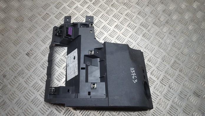 2K2858367E Volkswagen Caddy 2008 Wykończenie wnętrza (plastikowe elementy)