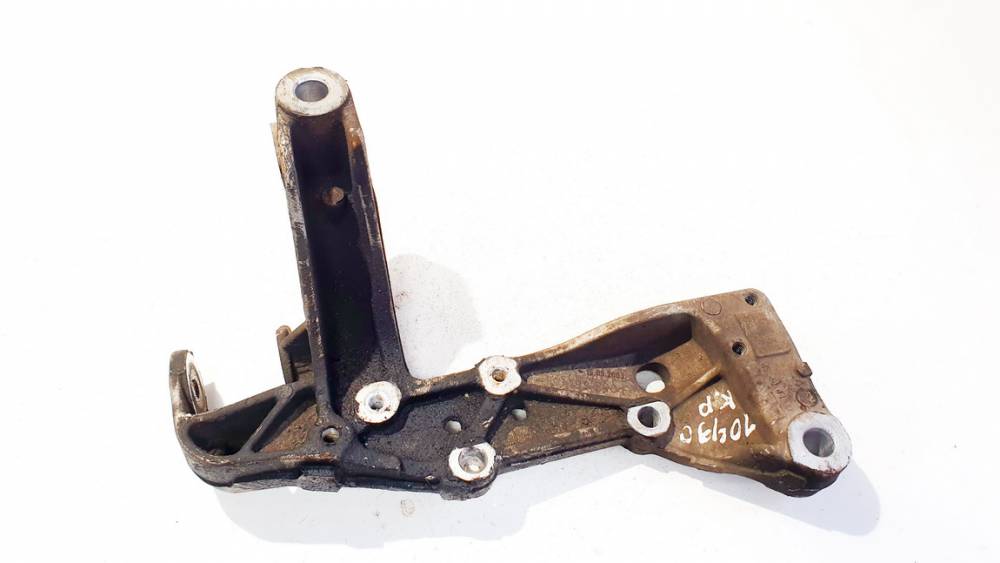 1K0199296F Skoda Octavia 2008 Alatukivarsi - EDESSÄ OIKEALLA