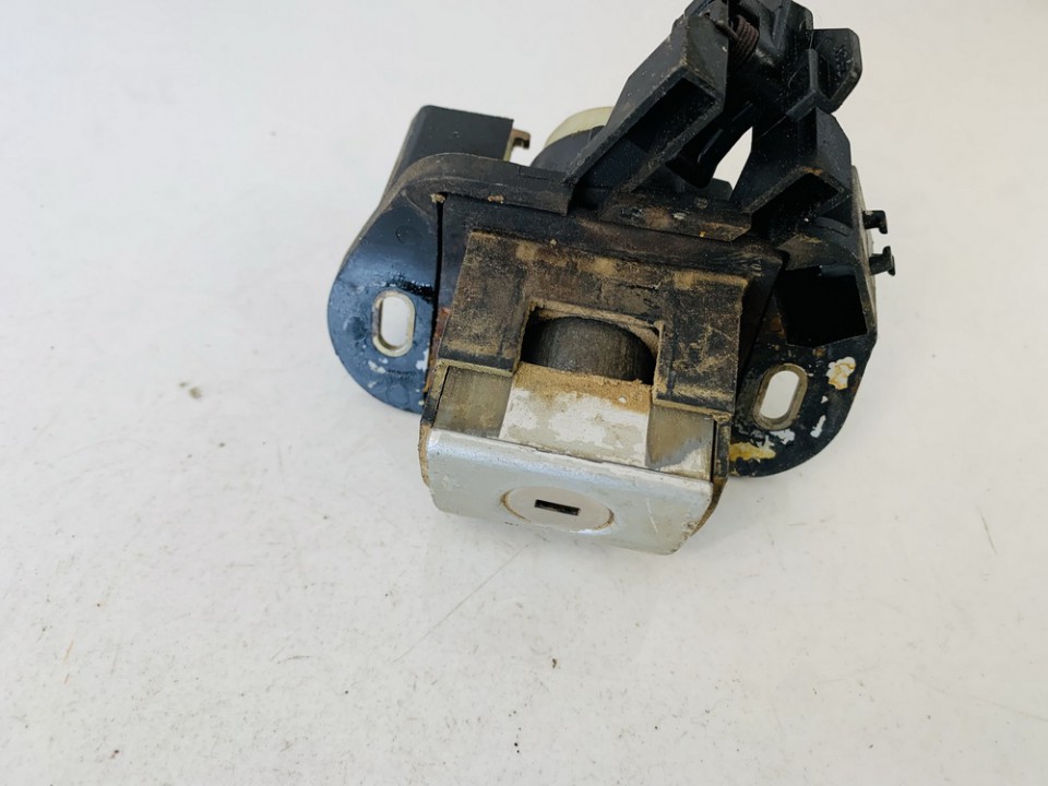 Opel Vectra 2001 Tailgate Boot Opening Switch and Handle - REAR