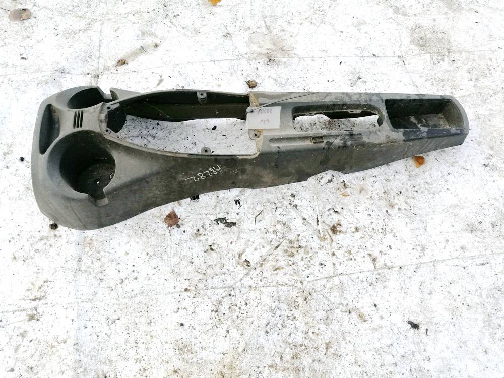 98ABA045A74 Ford Focus 1999 Puodeliu laikiklis