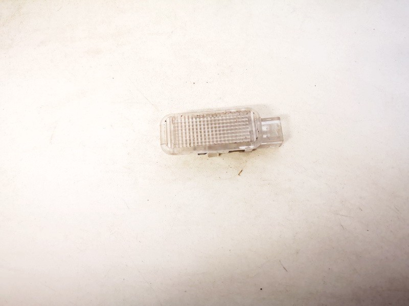 3B0947415 Volkswagen Passat 1998 Salono lemputė