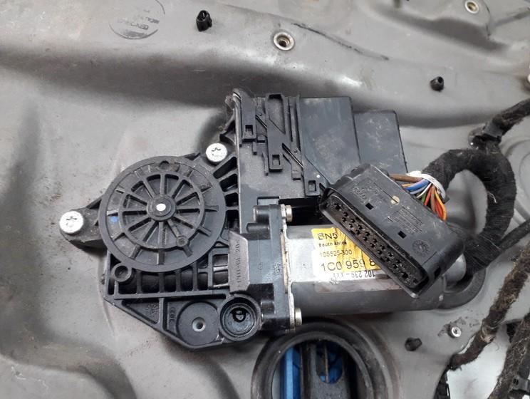 1C0959811A Volkswagen Golf 2000 Window Motor - REAR LEFT