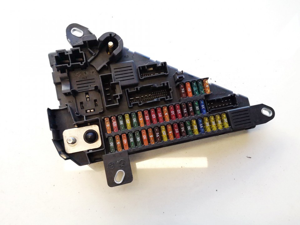 690661901 BMW 5-Series 2005 Fuse box