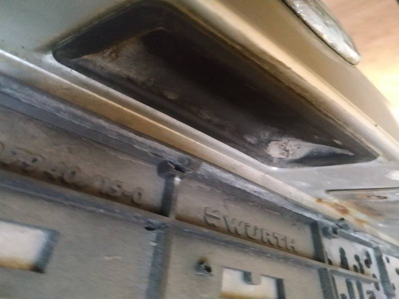 Skoda Fabia 2004 Galinio dangcio atidarymo rankenele isorine (mikrikas) G.