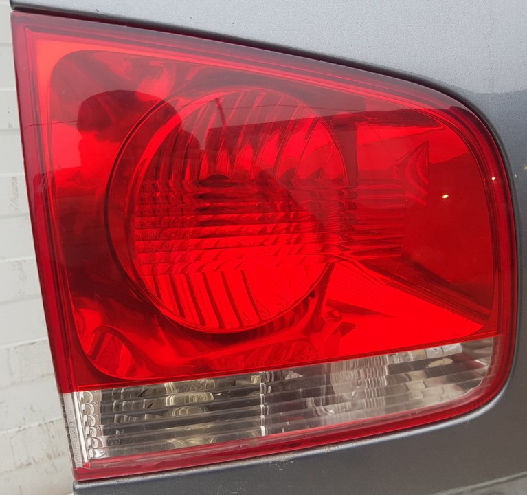 Volkswagen Touareg 2005 Takaluukun valo - TAKANA VASEMMALLA