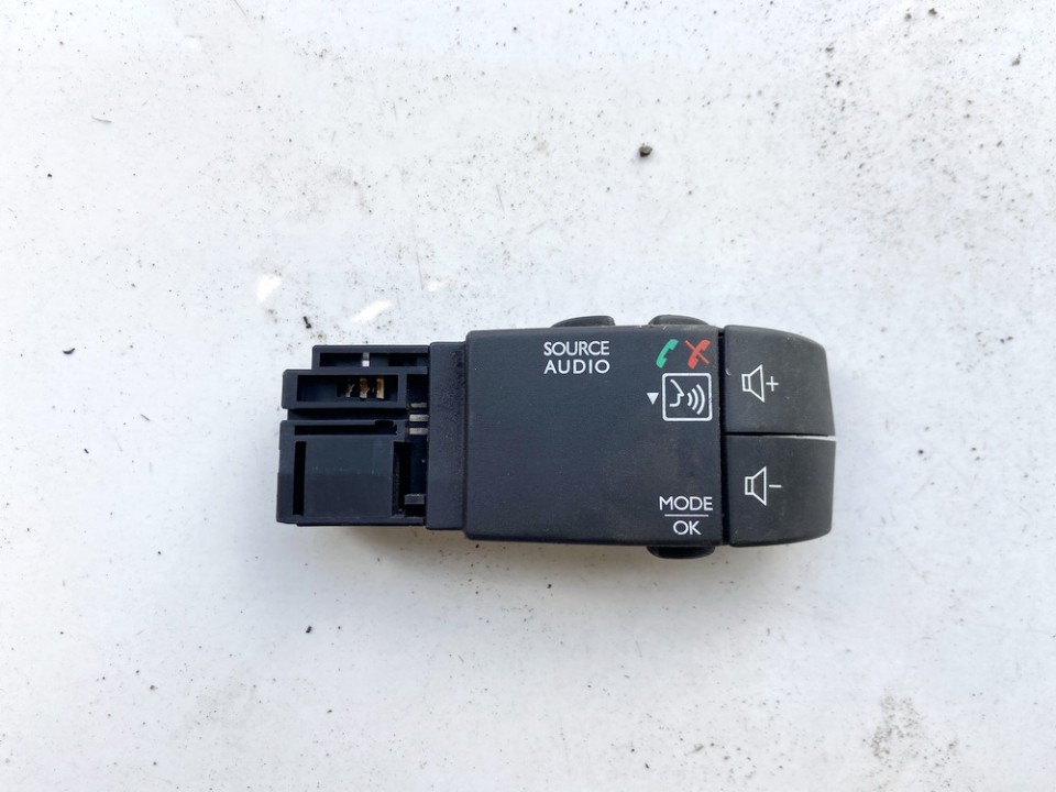 E10611733AA 93863892 Radio control switch (Switch radio Control) Opel