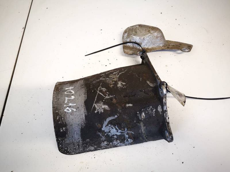 4D0407722 Volkswagen Passat 1999 Shaft Guard Plate Cover - FRONT RIGHT