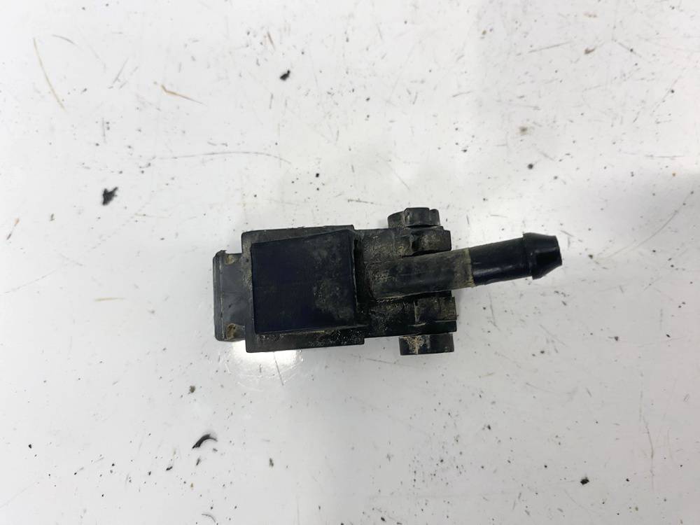 3B0955985C Volkswagen Passat 1998 Dysza spryskiwacza przedniej szyby