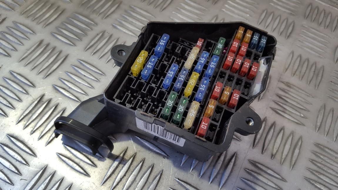 8D2941824 Volkswagen Passat 2001 Fuse box