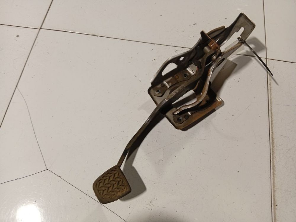 Toyota Avensis 2003 Pedał hamulca