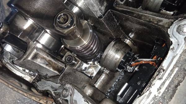 038130073BN Skoda Octavia 2013 Wtryskiwacz Paliwa