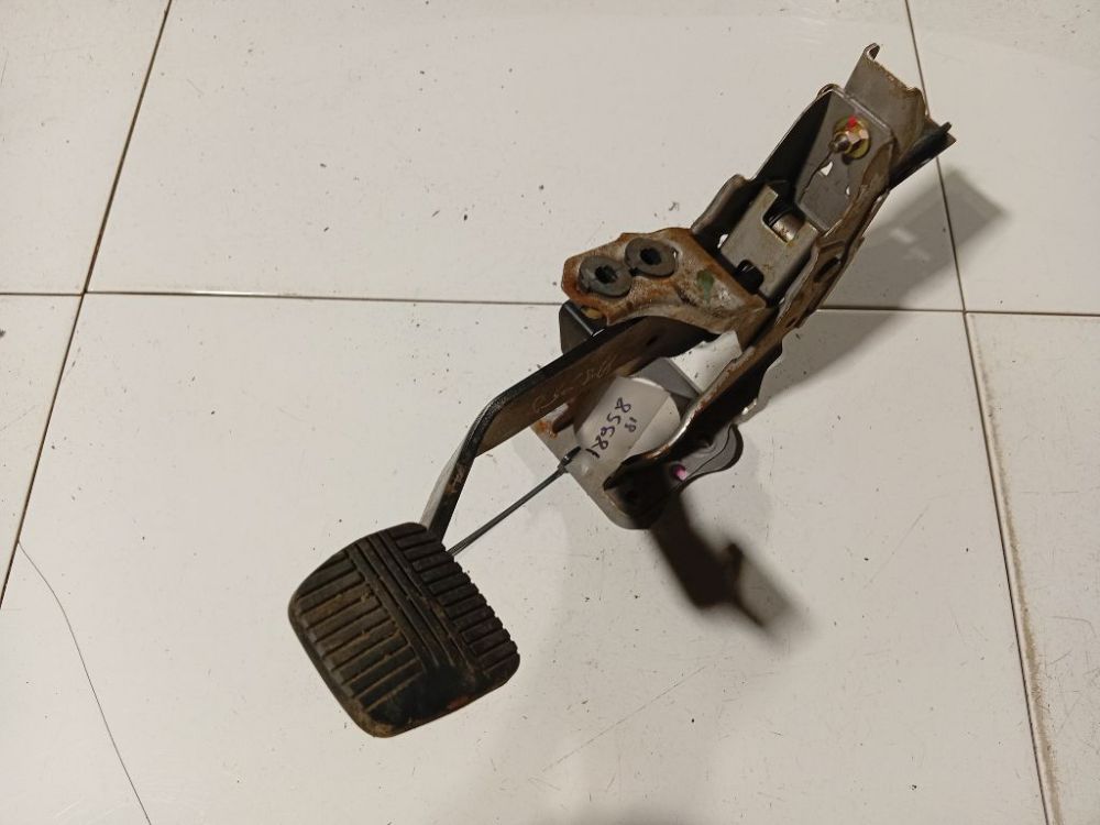 Nissan Primera 2003 Clutch pedal