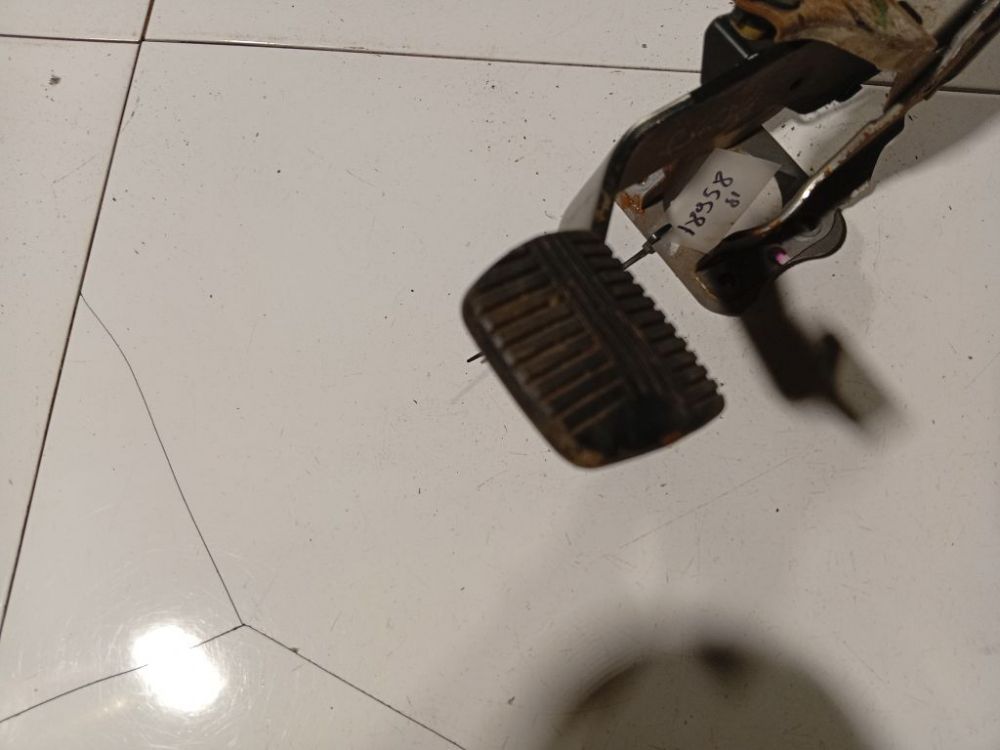 Nissan Primera 2003 Clutch pedal - Thumbnail 2