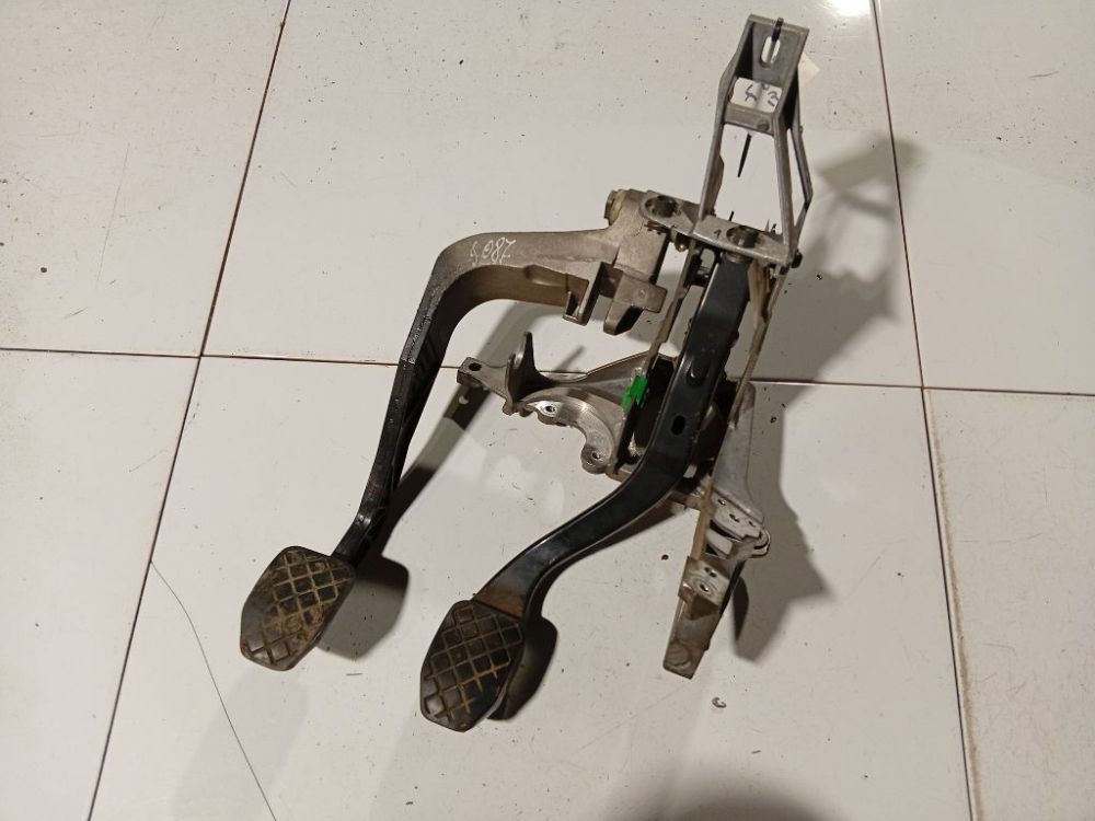 8D1721117K Audi A6 2000 тормоз педалей