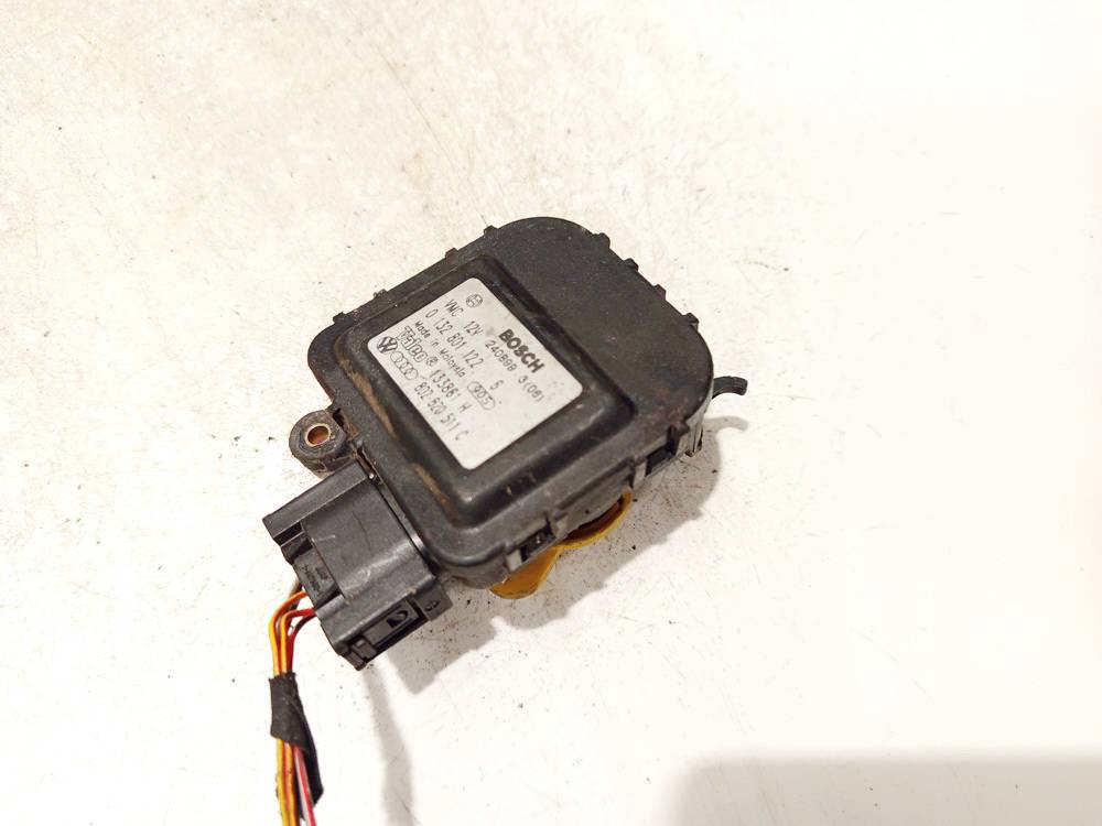 8D2820511C Volkswagen Bora 1999 Heater Vent Flap Control Actuator Motor