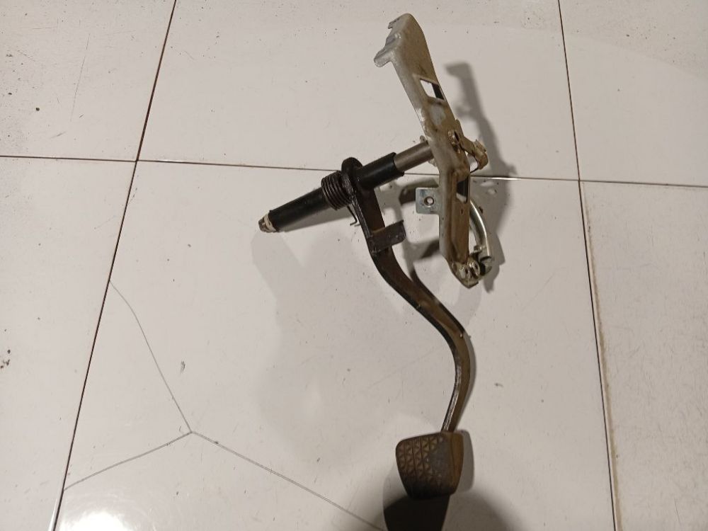 Fiat Croma 2008 тормоз педалей