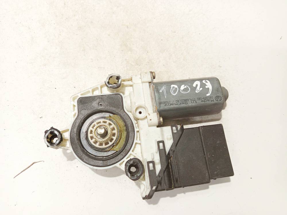 1J4959811C Volkswagen Golf 1999 MOTOR ELEVALUNAS, Asa reguladora de la puerta - TRASERA IZQUIERD