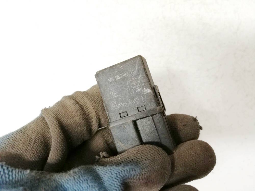 MB953382 Volvo V40 1997 Relay module - Thumbnail 2