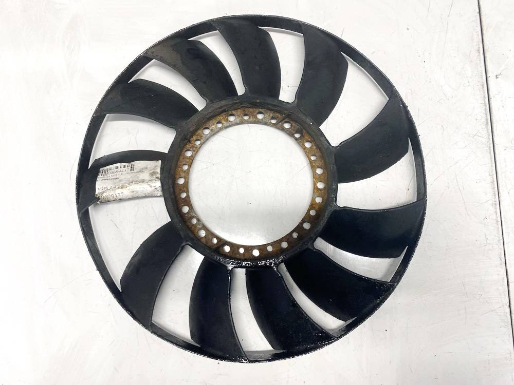 Audi A4 2003 Difuzorius (radiatoriaus ventiliatorius)