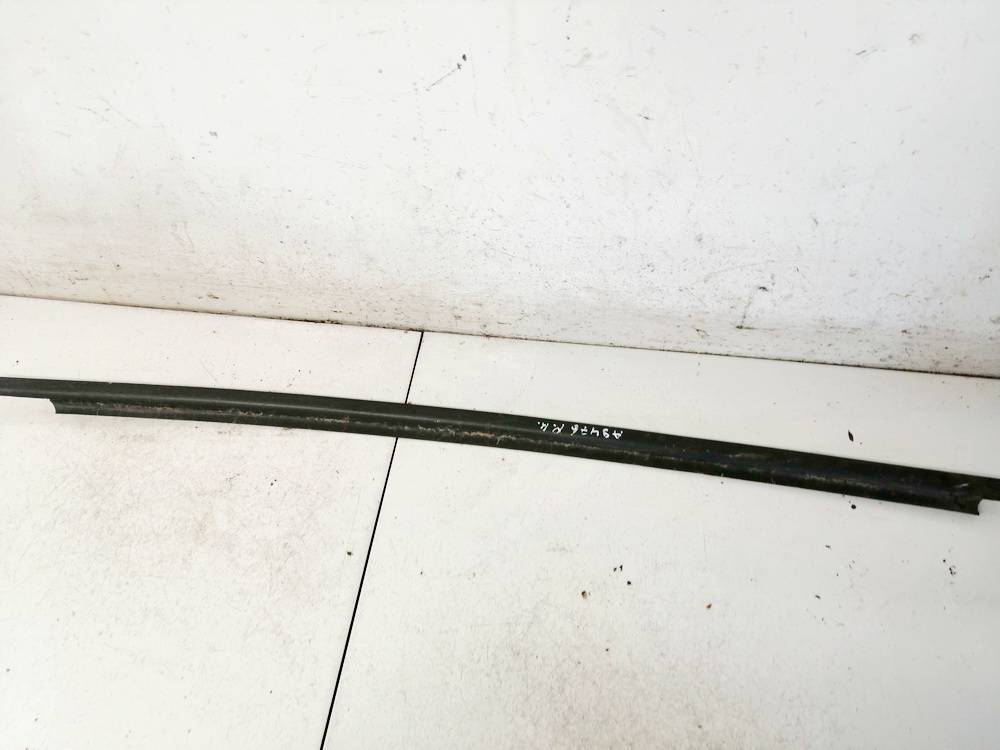 Opel Astra 2003 Listwa szyby drzwi - PRZEDNIE LEWE
