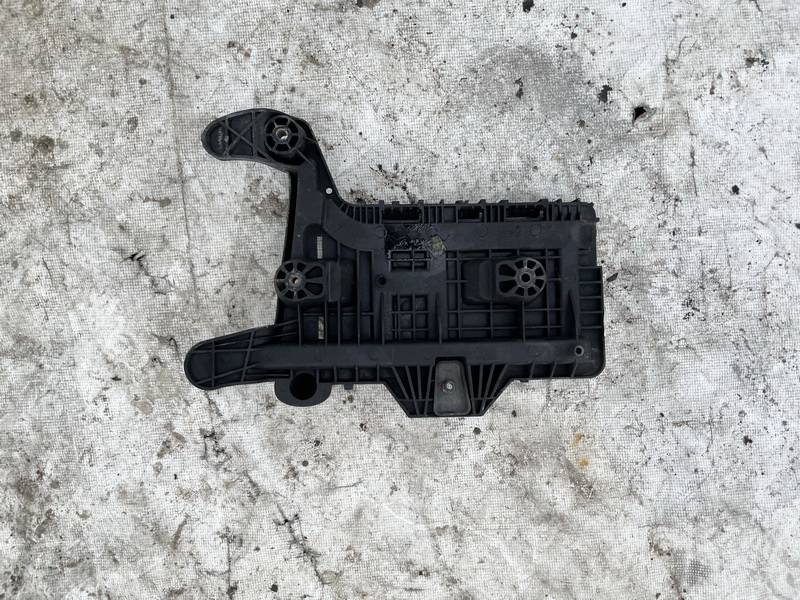 1K0915333 Skoda Octavia 2012 Uchwyt baterii - akumulatora