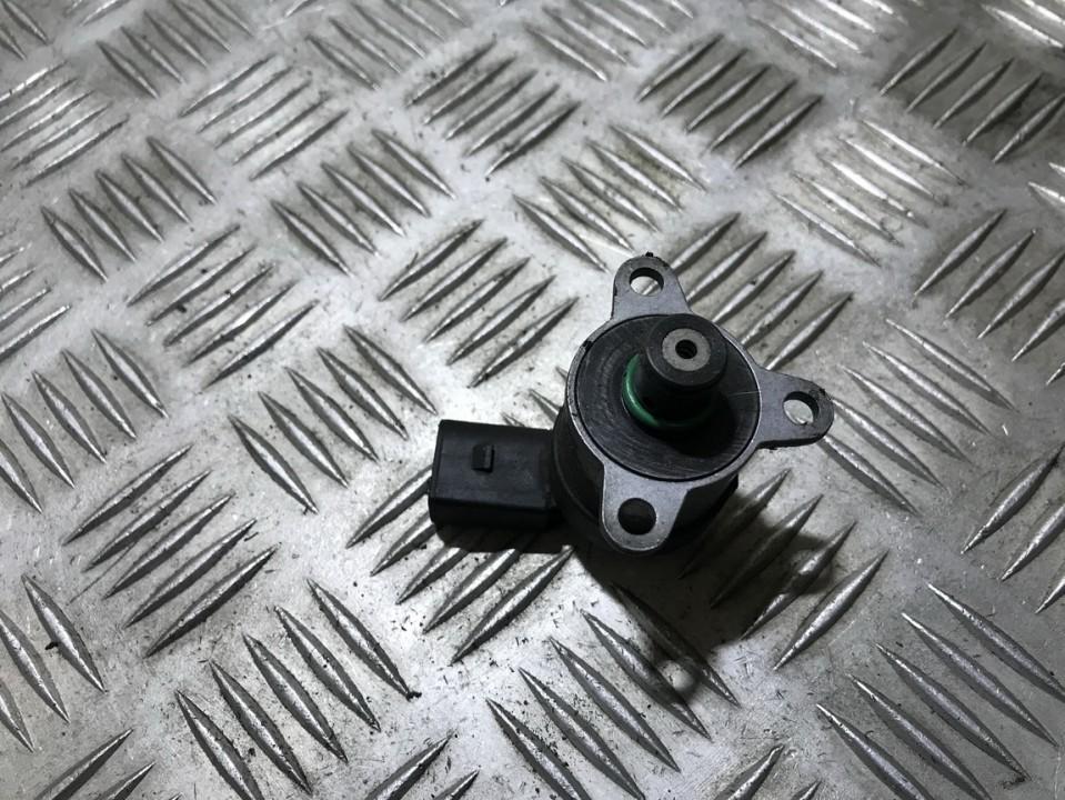 0928400560 used FUEL RAIL HIGH PRESSURE SENSOR BMW 3Series 2004 2.0L