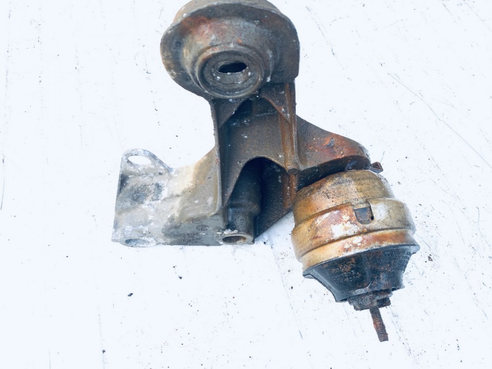 4B0199352A Volkswagen Passat 1998 Engine Mounting and Transmission Mount (Engine support)