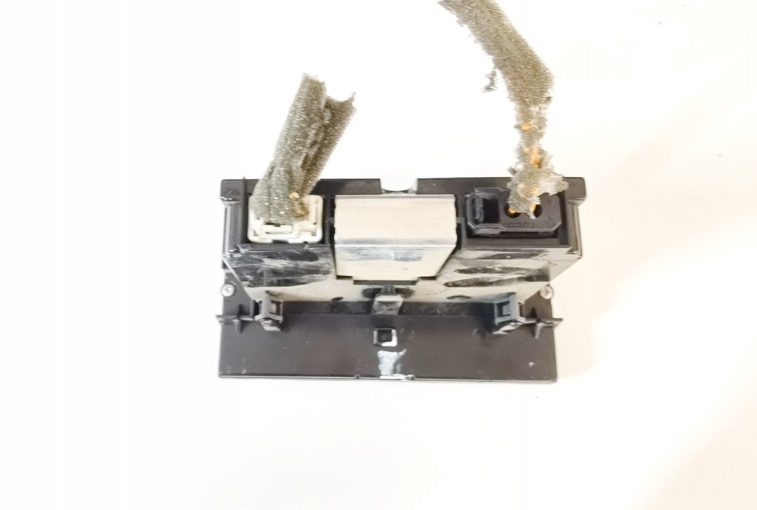 30679647 69594580 Dashboard Radio Display (Clock,Info Monitor,BORD