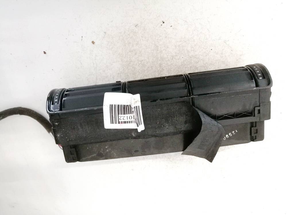 8D1820951 Audi A4 2000 Dash Vent (Air Vent Grille)