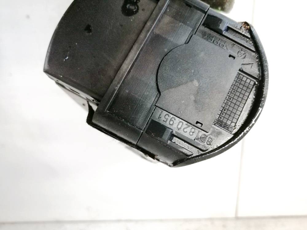 8D1820951 Audi A4 2000 Dash Vent (Air Vent Grille) - Thumbnail 3