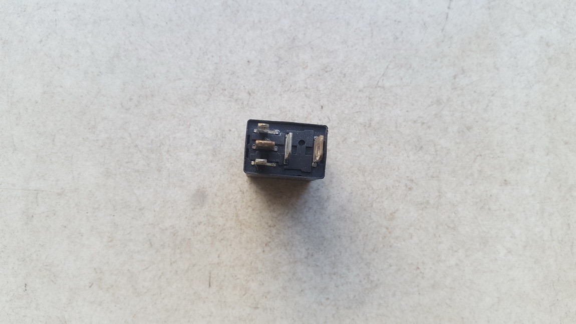 g8he1c7tr1dc12 g8he1c7tr1dc12 Relay module Jeep Patriot 2008 2.0L