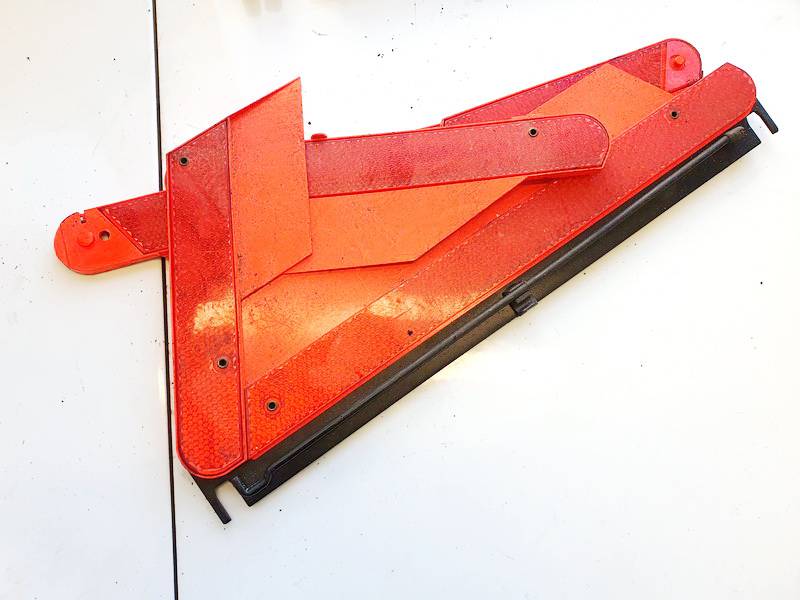 E1327R030003 Volkswagen Golf 2003 Warning Triangle Integrated into Trunk - Thumbnail 2