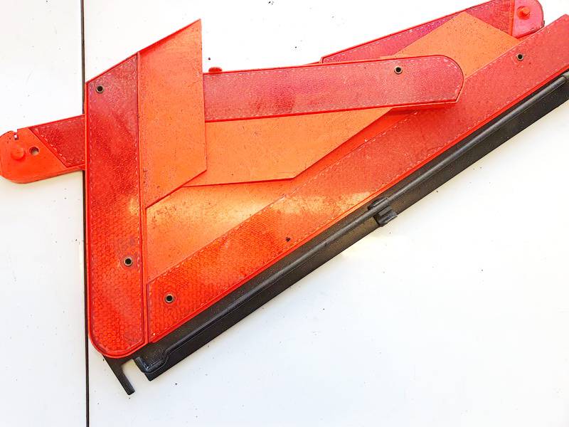 E1327R030003 Volkswagen Golf 2003 Warning Triangle Integrated into Trunk - Thumbnail 3