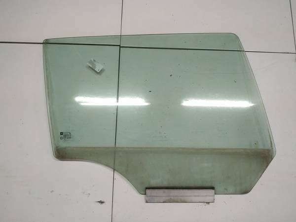 AS2 Opel Astra 2006 Oven lasi - TAKANA OIKEALLA