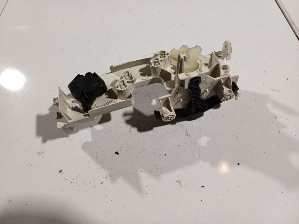 758649 Toyota Yaris 2005 Climate Control Panel (heater control switches) - Thumbnail 4