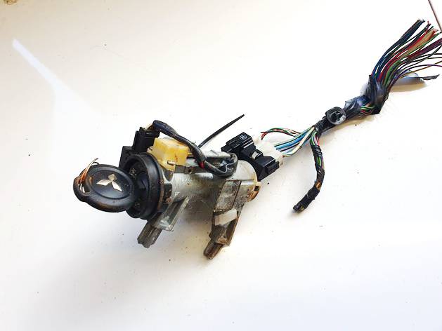 MR587813 Mitsubishi Colt 2003 Ignition Barrels (Ignition Switch)