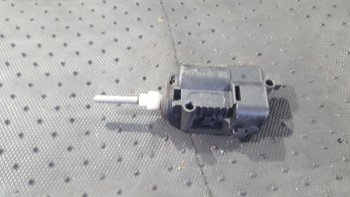 0677430036418 Opel Zafira 2007 Fuel Flap Motor