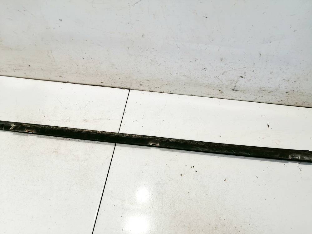 Mazda 5 2006 Garniture Avant Fenêtre Côté Droite - Thumbnail 2