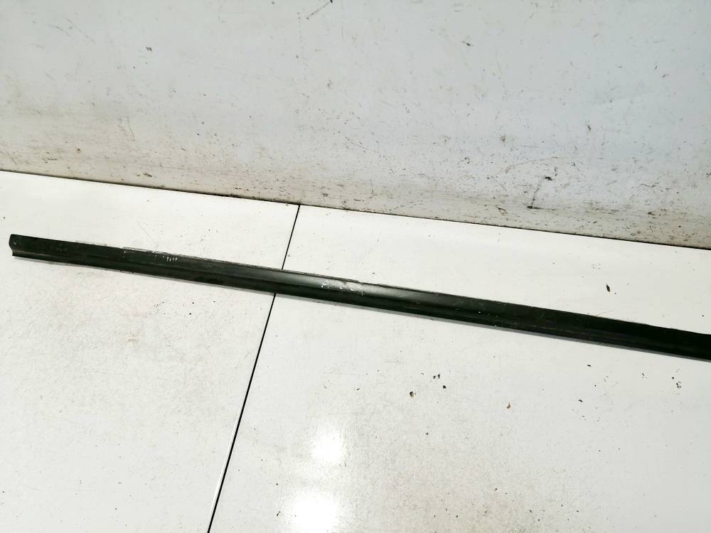 Mazda 5 2006 Garniture Avant Fenêtre Côté Droite