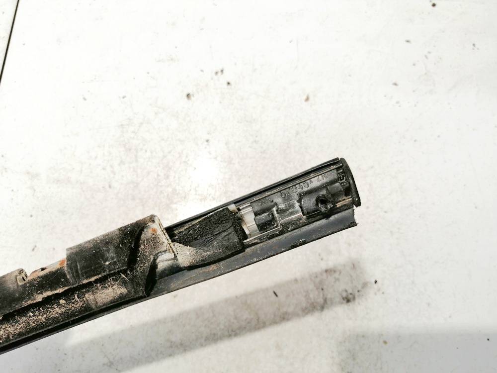 Mazda 5 2006 Garniture Avant Fenêtre Côté Droite - Thumbnail 3