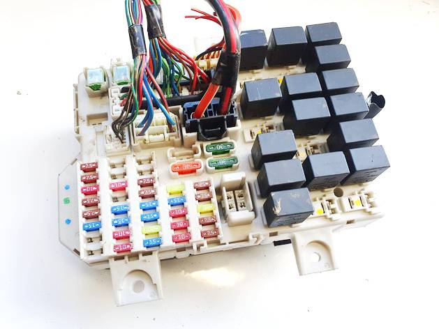 8637A020 Mitsubishi Colt 2003 Boîte à fusibles - Thumbnail 3