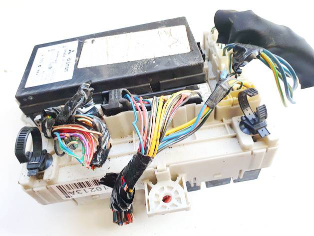 8637A020 Mitsubishi Colt 2003 Boîte à fusibles - Thumbnail 2